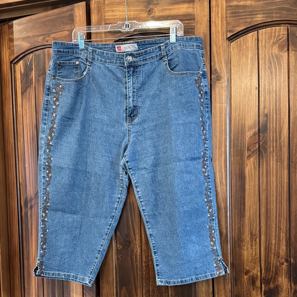 Embellished Blue Denim Capri Jeans